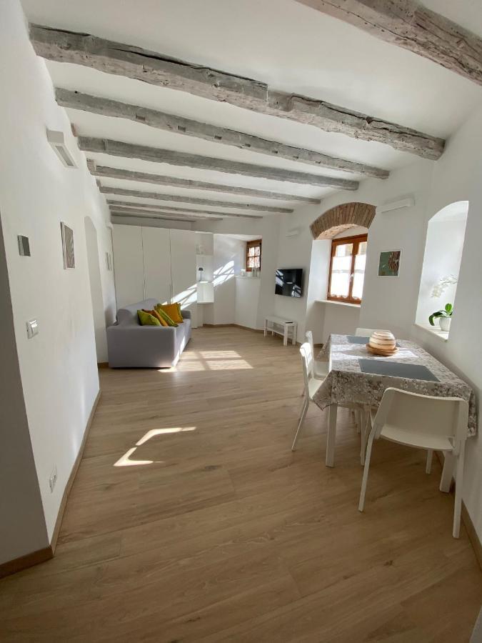 Appartamento Borgo San Tomaso, Tra Storia E Natura ロヴェレート エクステリア 写真